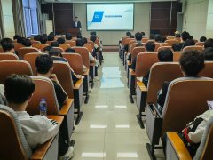 院员代表及2023级本科生代表加入演讲会